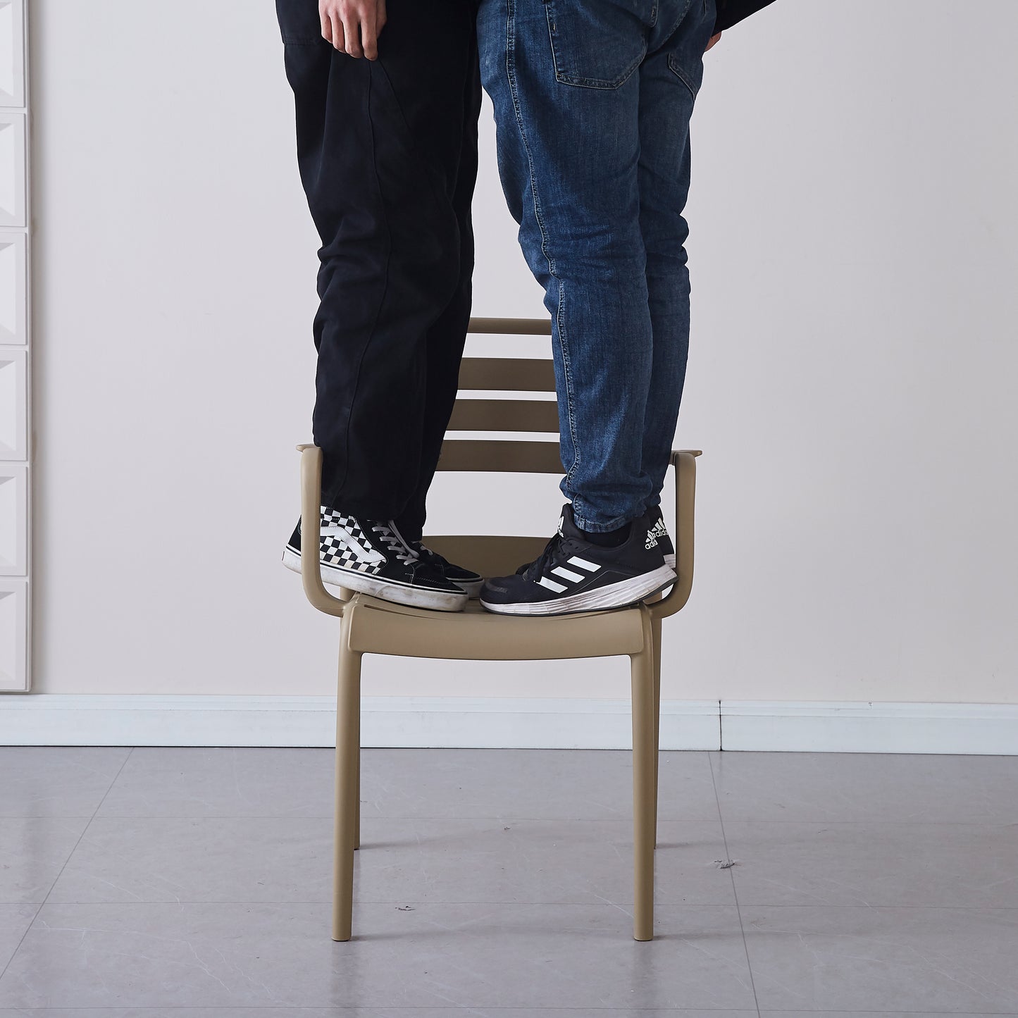 Inchiriere sau Vanzare En-Gros - Scaune Albe Evenimente & Gradina - Protectie Anti-UV